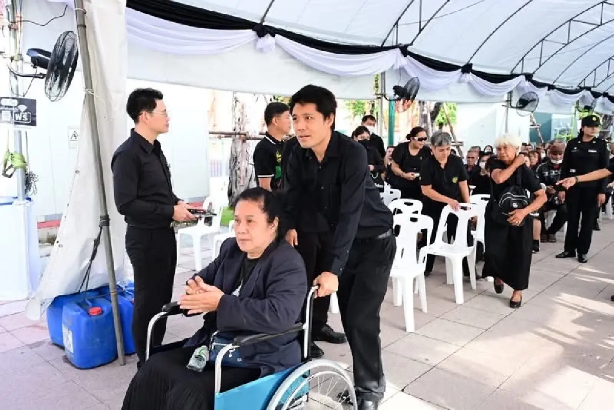 กทม.เพิ่มรถไฟฟ้า/วีลแชร์ บริการผู้มาถวายสักการะสมเด็จพระพันปีหลวง