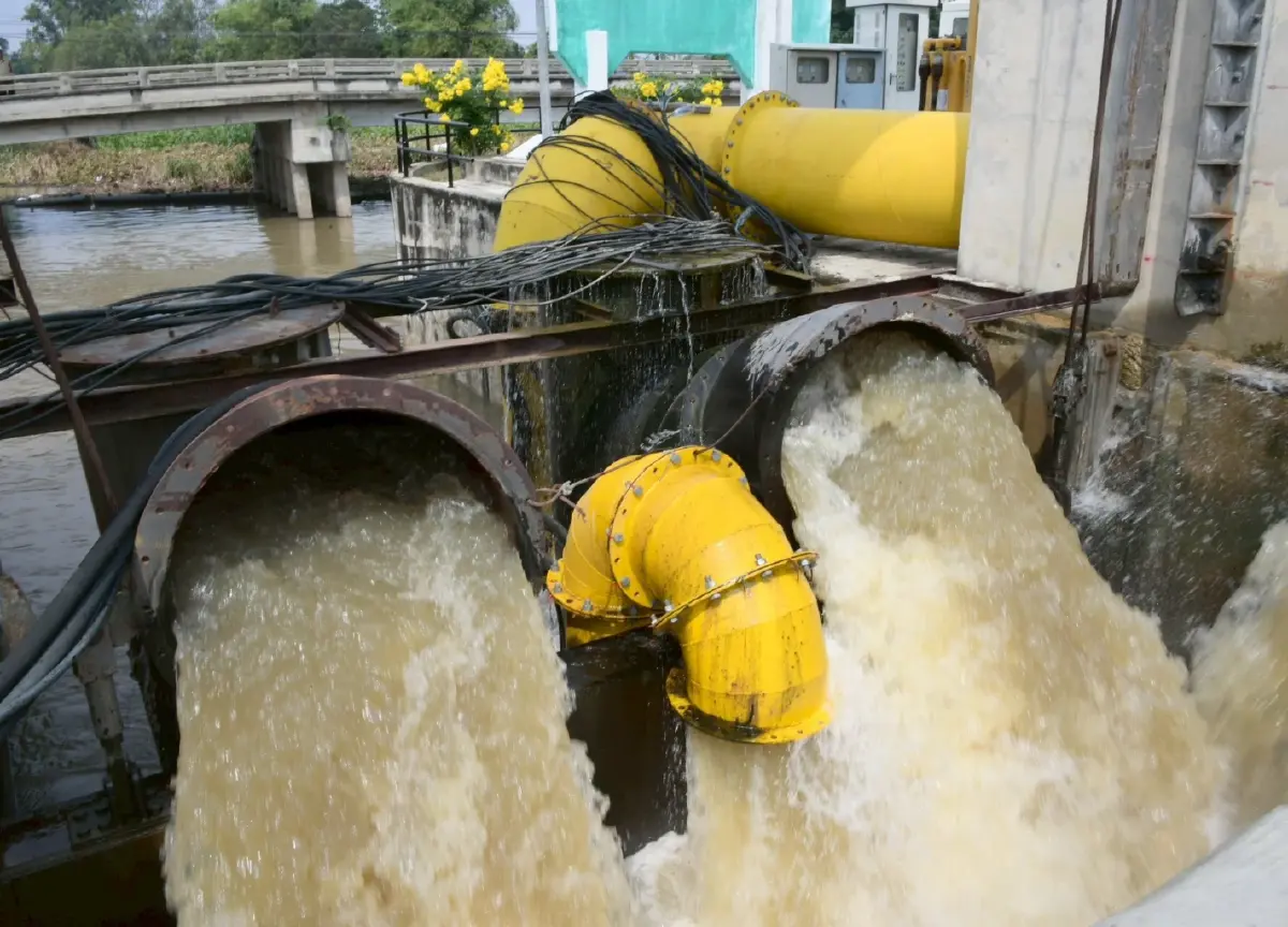 อยุธยา–อินทร์บุรีถูกน้ำดัน 2,900 ลบ.ม./วินาที เสี่ยงคันแตกสูง