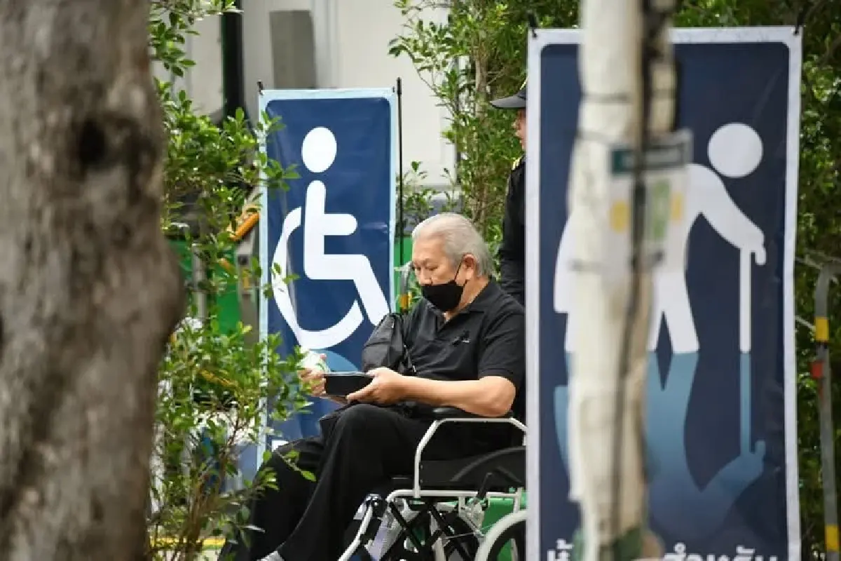 เปิดสายด่วน 1818 โทรฟรี! เสริมจุดชาร์จมือถือ-ขยายบริการแพทย์ รองรับประชาชนถวายสักการะ "พระพันปีหลวง"