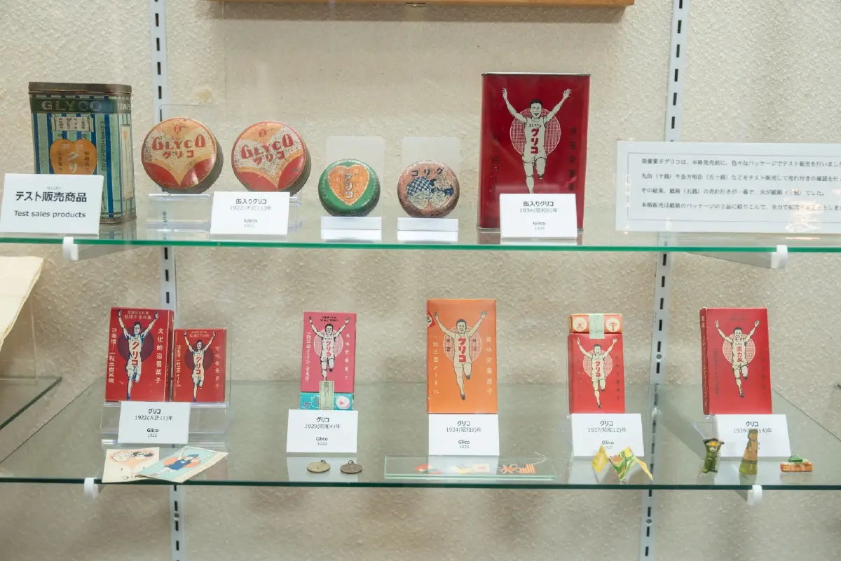 พัฒนาการของกล่อง 'ลูกอมคาราเมล' ในยุคต่างๆ