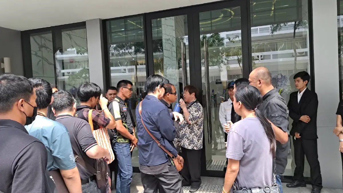 ม็อบส.กีฬาคนตาบอด บุกคลัง ร้องระงับต่อสัญญาสลาก L6 หลังโควตาไม่ถึงมือสมาชิก