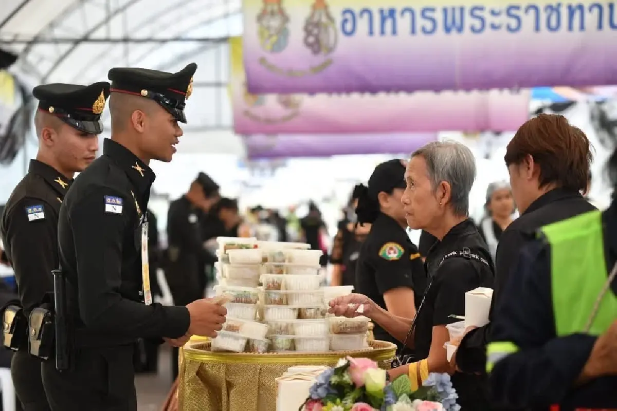 ประชาชนเข้ากราบถวายบังคมพระบรมศพวานนี้กว่า 6 พันคน