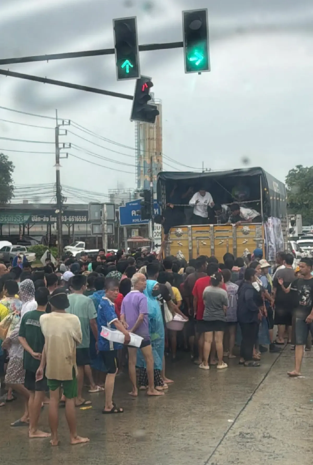 ขอบคุณภาพ : สิงโต ศักดิ์สิทธิ์ ขาวทอง