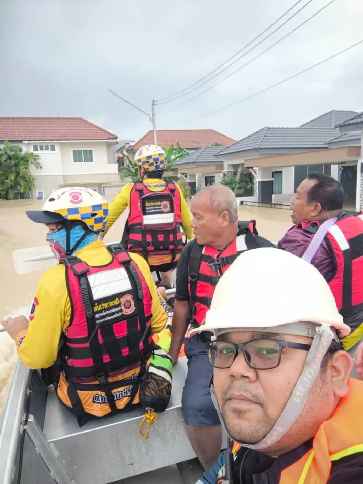 ทรูส่งทีมด่านหน้าลุยน้ำท่วมภาคใต้ เชื่อมต่อทุกสัญญาณด้วยหัวใจในวิกฤต