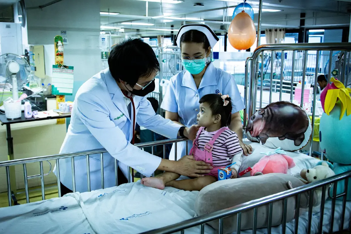 สเปอร์สปะทะลิเวอร์พูล! เปิดประมูลเสื้อช่วยเด็กป่วยมะเร็งในไทย