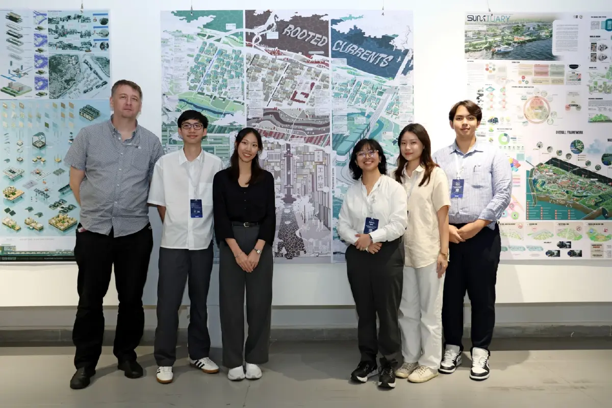 ทีมนักศึกษาและอาจารย์จาก KMUTT