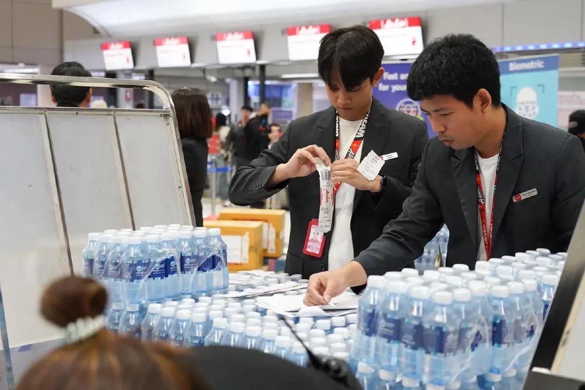 แอร์เอเชียขน 9.8 หมื่น กก.! ส่งสิ่งของบริจาคช่วยคนไทยผู้ประสบอุทกภัยหาดใหญ่-นราธิวาส