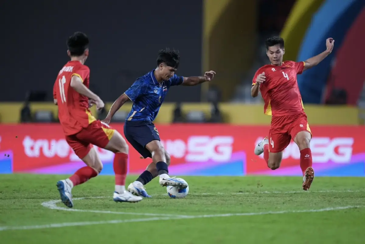 แข้งไทยช็อก! นำ 2 ตุง กลับพลิกแพ้ เวียดนาม 2-3 แค่รองแชมป์ซีเกมส์