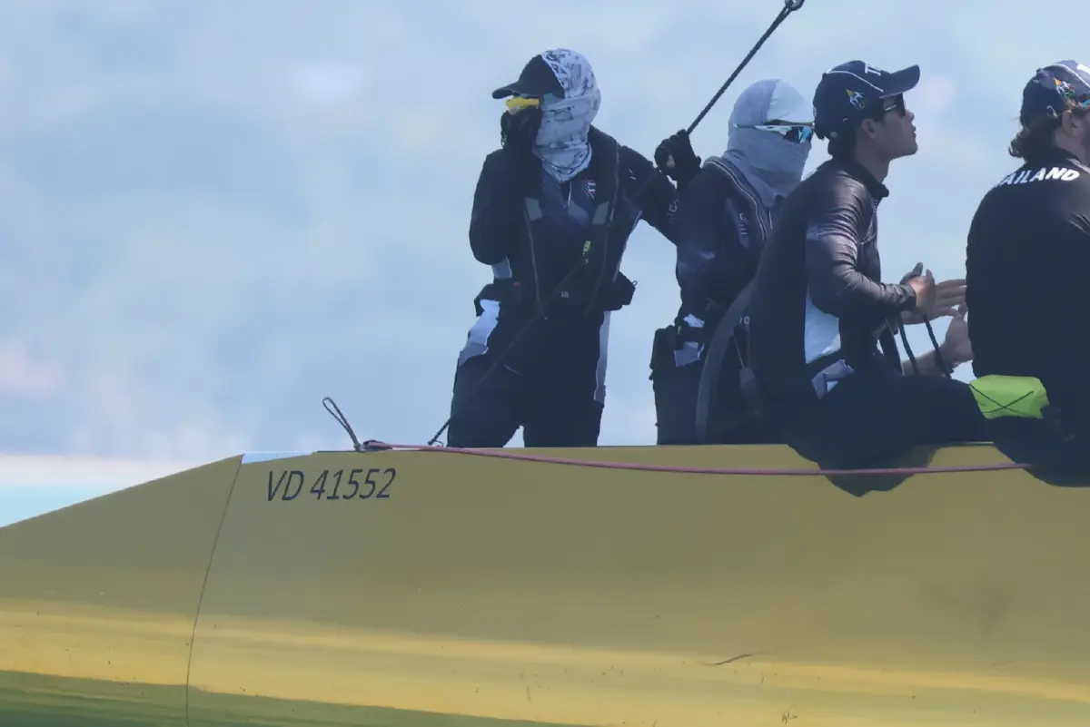 พระราชินีทรงทรงพาเรือใบทีมชาติไทยชนะ 2 เรซ  ซีเกมส์ ครั้งที่ 33