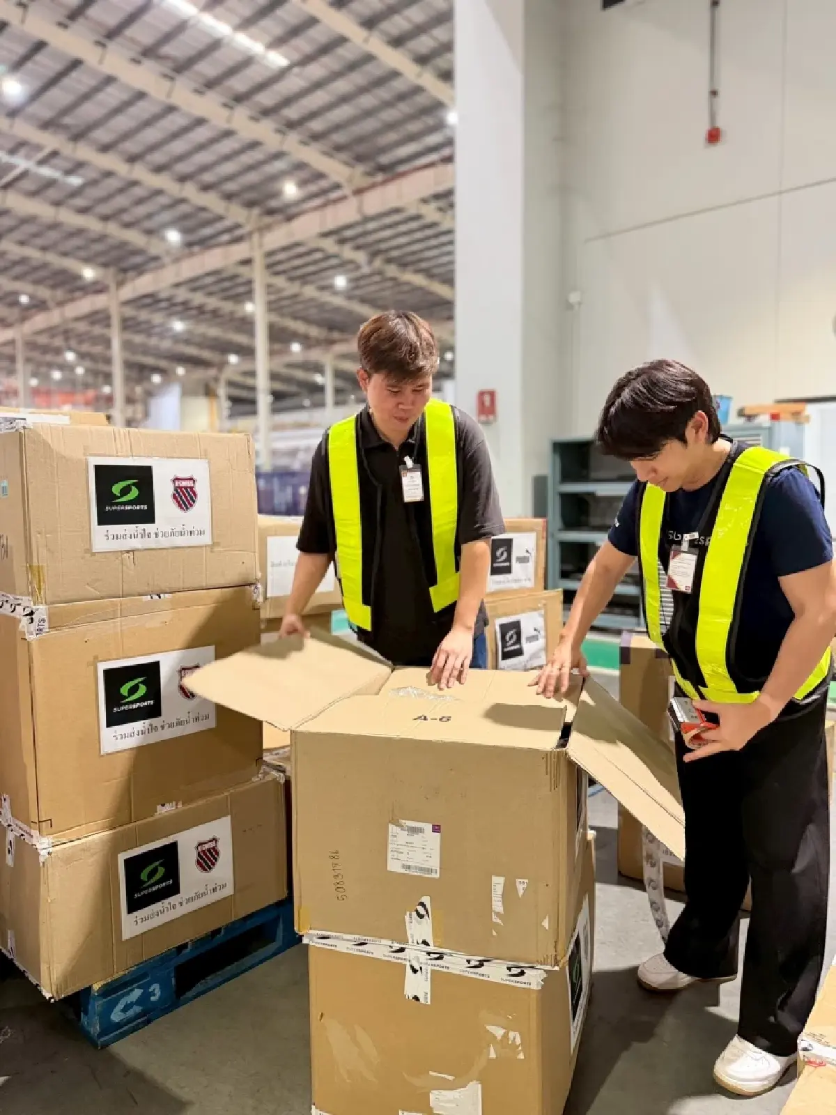 ซูเปอร์สปอร์ตผนึกพันธมิตร มอบเสื้อผ้า-รองเท้ากว่า 2 ล้าน ฟื้นฟูผู้ประสบภัยใต้