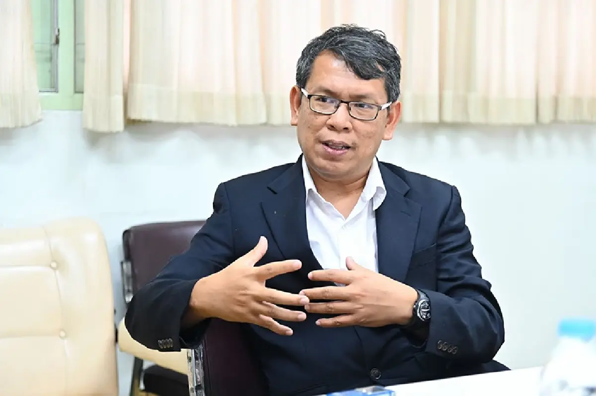 รองศาสตราจารย์ ดร.สมบูรณ์ รัศมี หัวหน้าภาควิชาวิศวกรรมนิวเคลียร์ คณะวิศวกรรมศาสตร์ จุฬาฯ