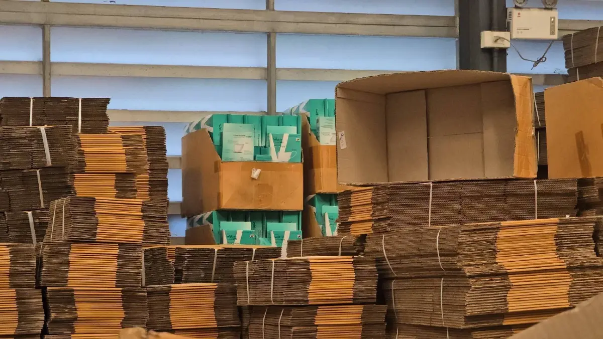 CIB ลุยค้นโกดังเก็บ "หน้ากากอนามัยเถื่อน"  ยึดของกลางกว่า 160,000 ชิ้น