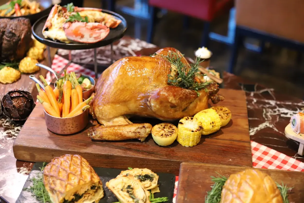 เช็กอินความสุข ฉลองคริสต์มาส-ปีใหม่ ที่เรเนซองส์ ราชประสงค์