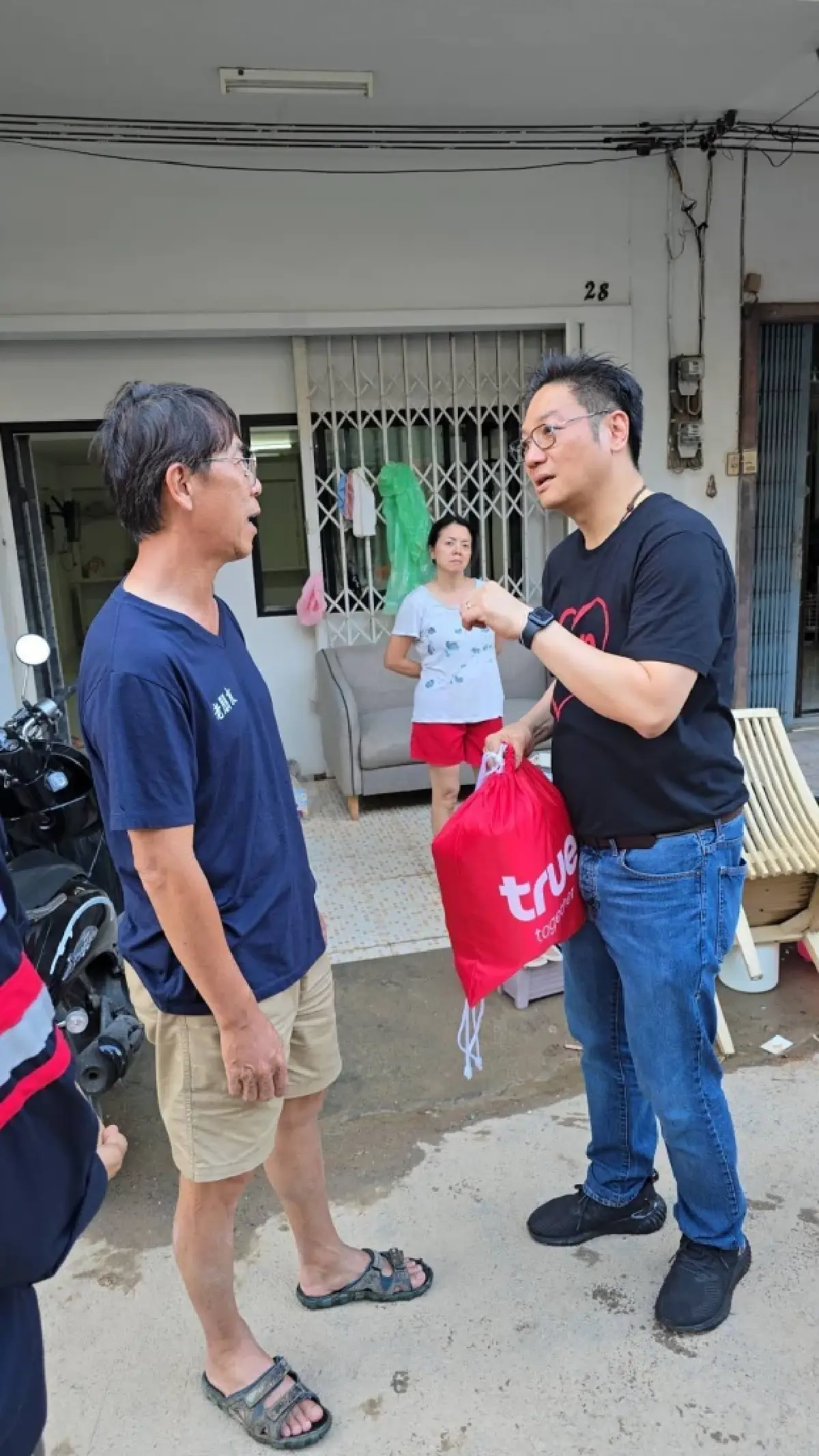 ทีมผู้บริหารทรูลงหาดใหญ่! เร่งช่วยผู้ประสบภัย พร้อมเติมพลังใจฮีโร่ชุดขาว