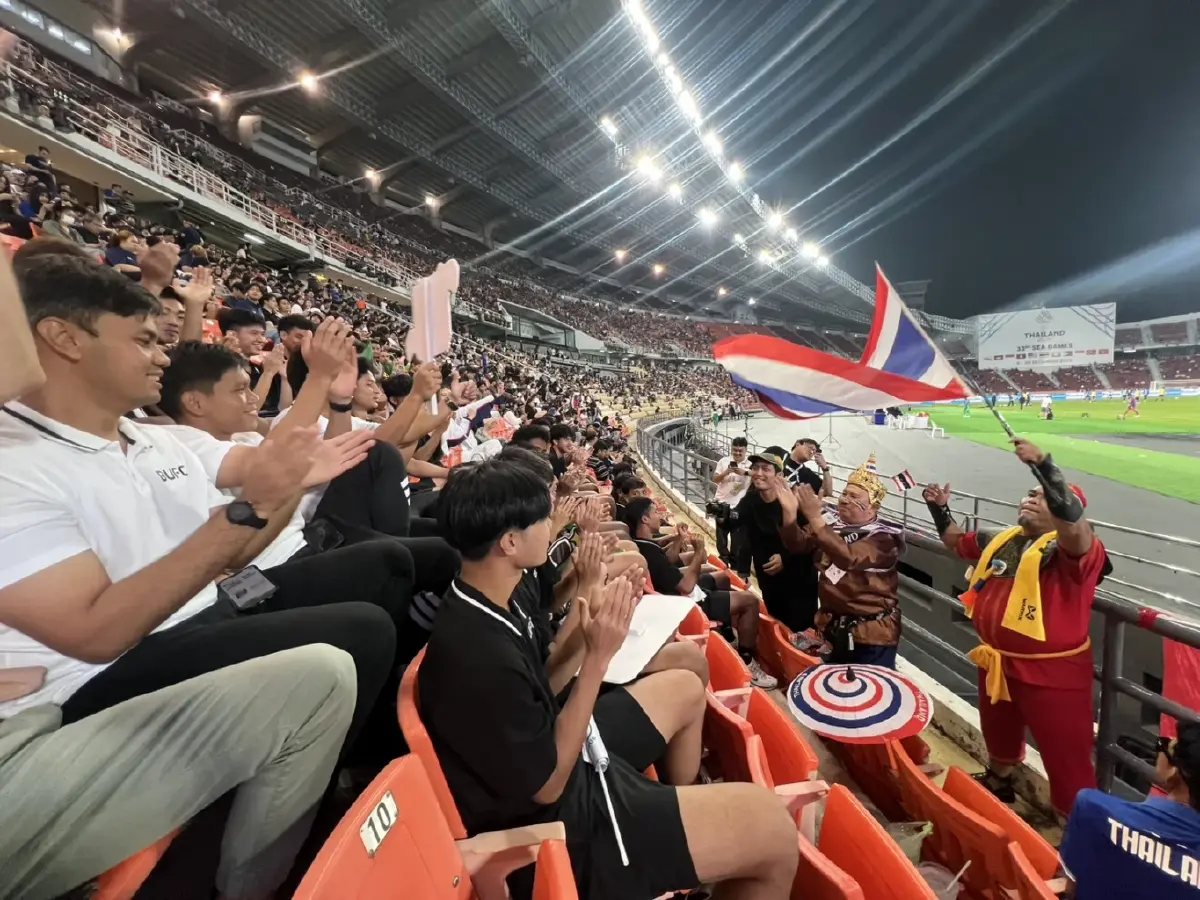 “ซีพีร้อยเรียงใจ” ชวนนักเตะ BUFC ร่วมเชียร์ทีมชาติไทยดวลสิงคโปร์ซีเกมส์