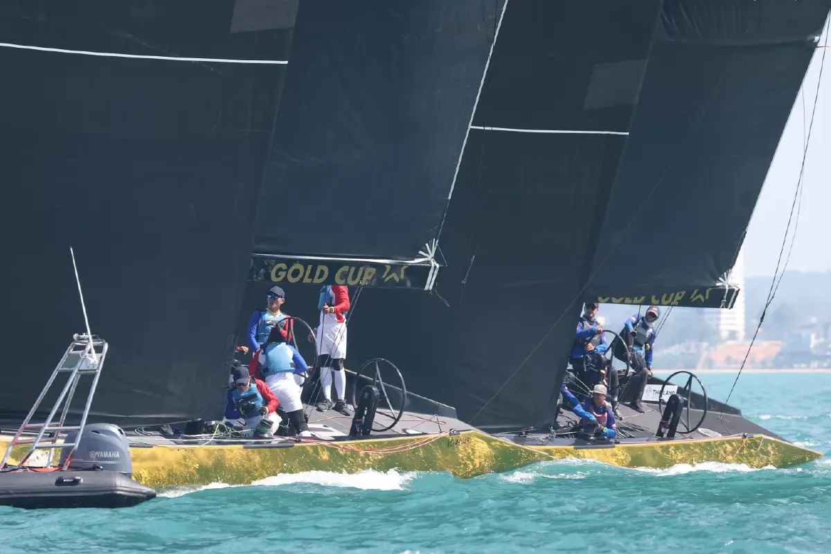 พระราชินีทรงทรงพาเรือใบทีมชาติไทยชนะ 2 เรซ  ซีเกมส์ ครั้งที่ 33