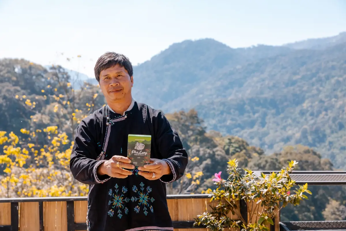 นายตอนชิง พัชรมโน ผู้ใหญ่บ้าน หมู่บ้านผาลั้ง