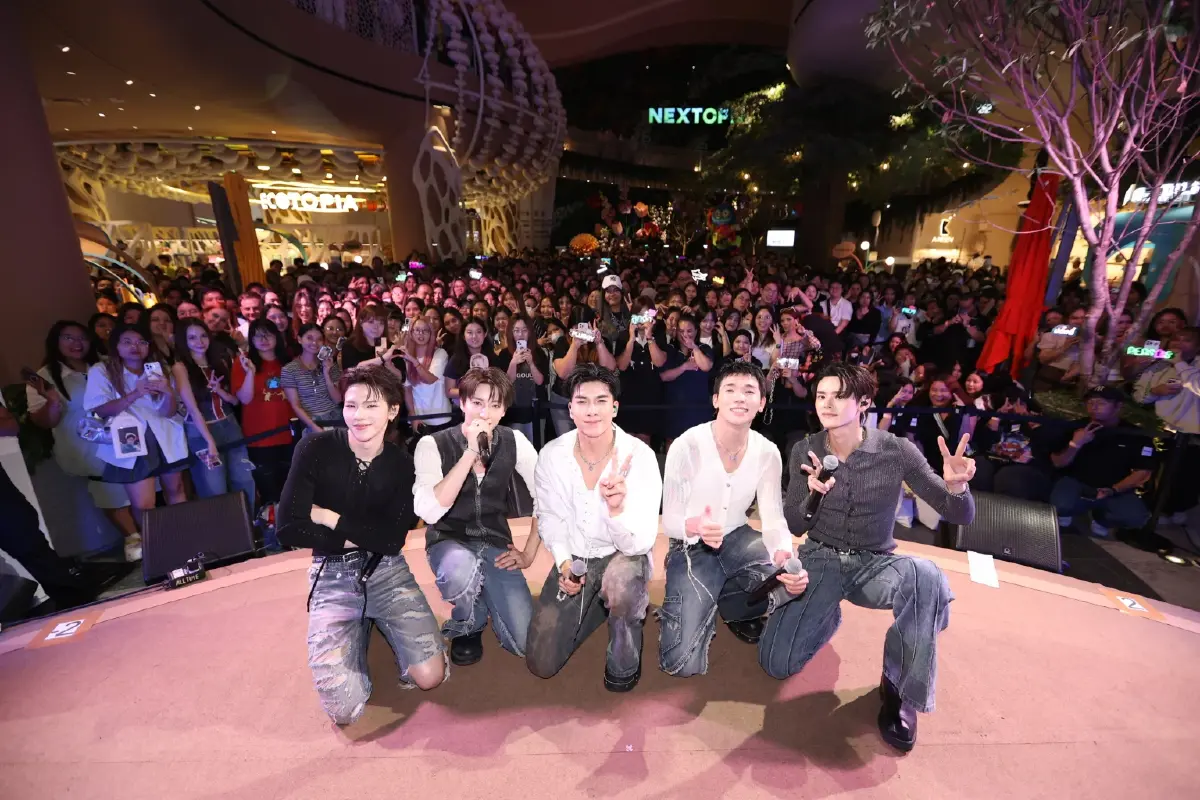 เคานต์ดาวน์ใจกลางกรุงเทพฯ คึกคักล้นสยามพารากอน  ปรากฏการณ์ส่งท้ายปีสู่ศักราชใหม่ยิ่งใหญ่ทั่วทุกพื้นที่