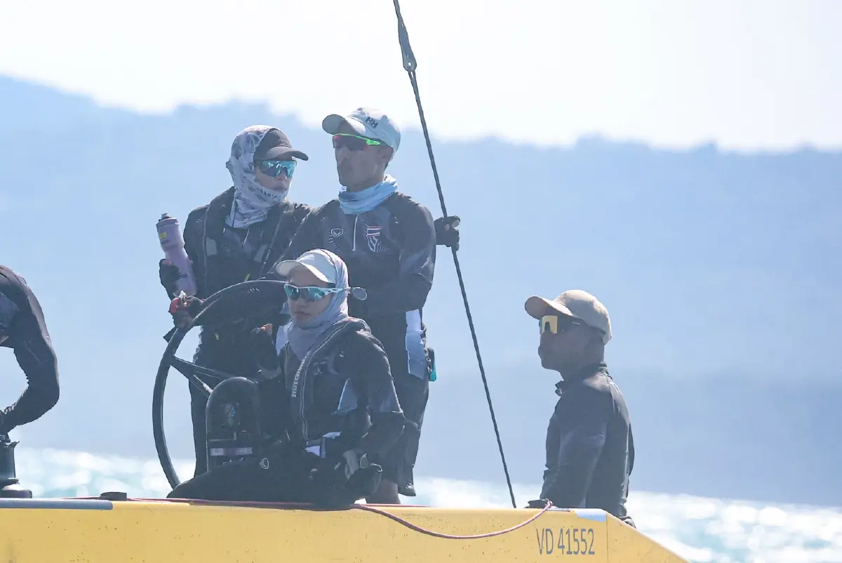 พระราชินีทรงทรงพาเรือใบทีมชาติไทยชนะ 2 เรซ  ซีเกมส์ ครั้งที่ 33