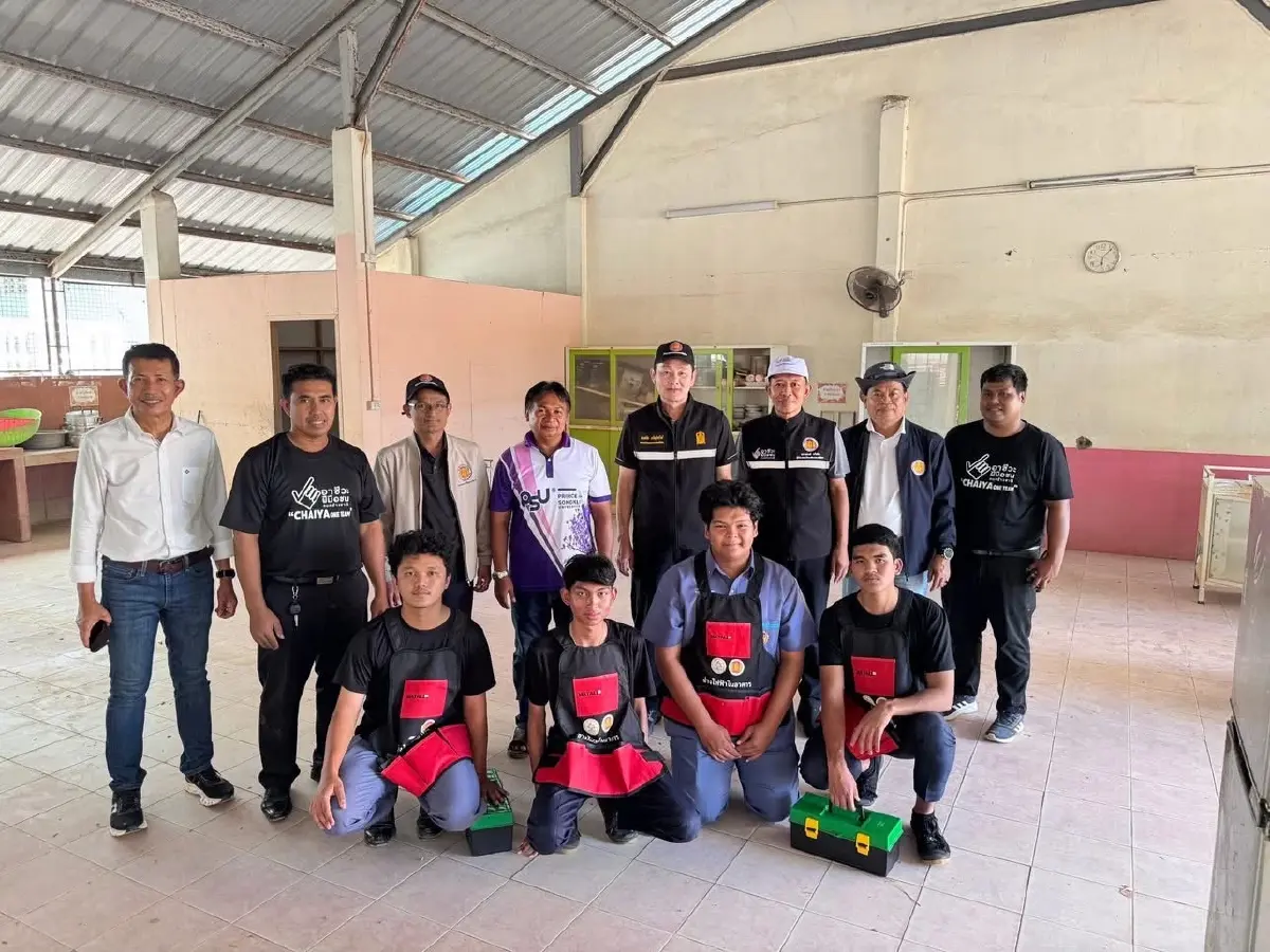 วก.ไชยาเช็กระบบไฟ รร.บ้านบางแฟบ หลังน้ำท่วมลดเพื่อความปลอดภัย