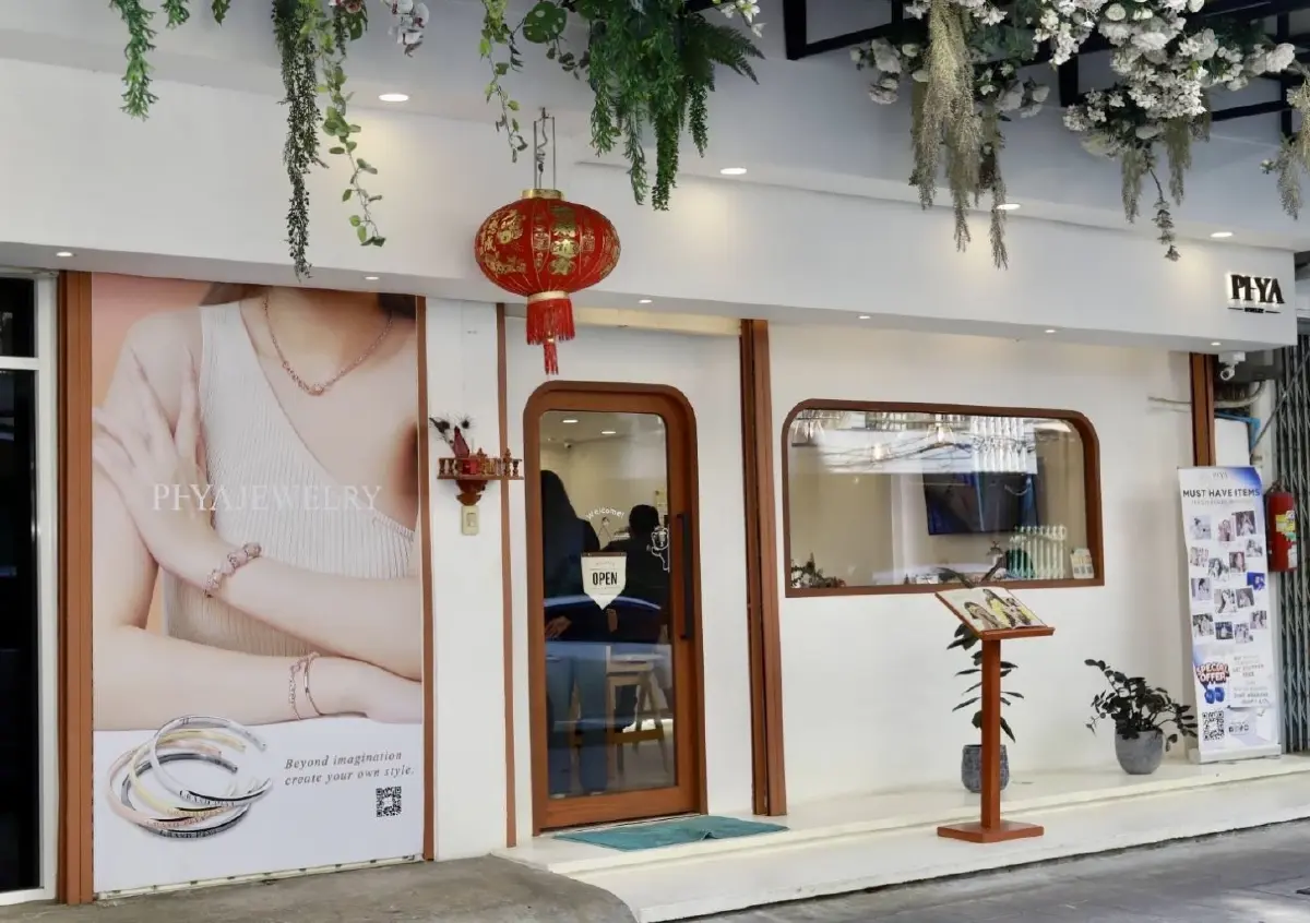 Phya Jewelry พิทักษ์ช่างฝีมือไทย พางานหินสู่มือนักสะสมทั่วโลก