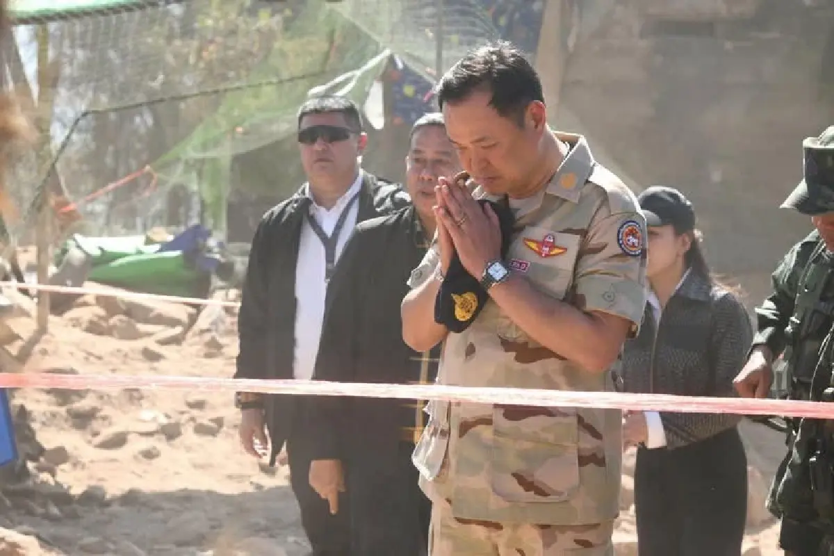 'อนุทิน' ร่วมทานข้าว-ให้กำลังใจกำลังพลบนปราสาทตาควาย-เนิน 350