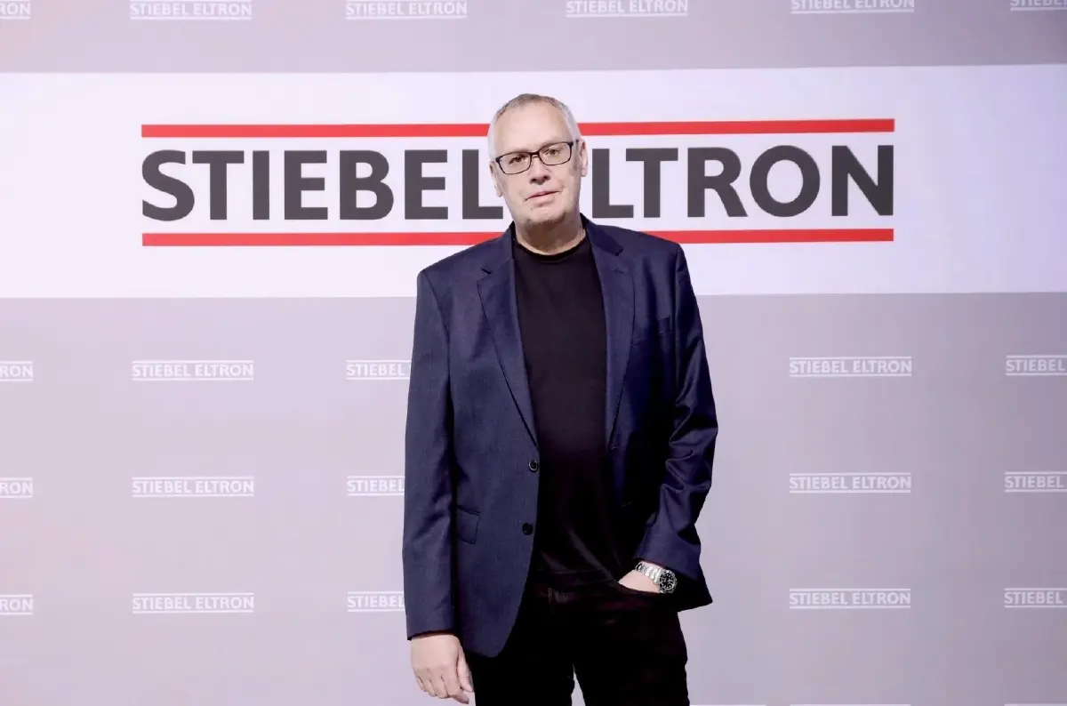 นายโรลันด์ เฮิน กรรมการผู้จัดการ บริษัท สตีเบล เอลทรอน เอเซีย 