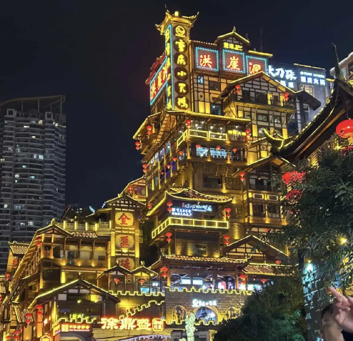 จีนงัด “เศรษฐกิจกลางคืน” ปลุกเมืองรองคึกคัก “ฉงชิ่ง” ดาวรุ่งดึงนักท่องเที่ยว