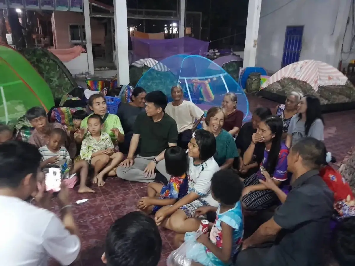 ‘เท้ง ณัฐพงษ์’ เยี่ยมศูนย์อพยพชายแดนไทย-กัมพูชา หวัง สถานการณ์คลี่คลาย