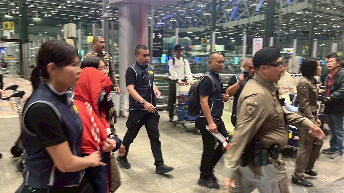 เปิดภาพคุมตัว "น.ส.ลัก" สอบเข้ม ปมบังคับลูกสาววัย 12 ค้ากามญี่ปุ่น