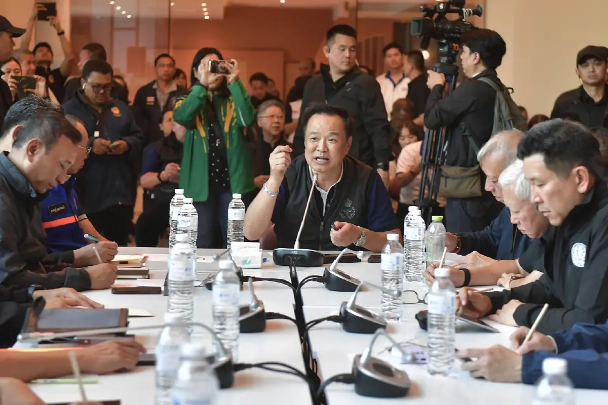 รัฐบาลอนุทินใช้วิกฤตน้ำท่วมใต้กดดันฝ่ายค้านไม่ให้ซักฟอก