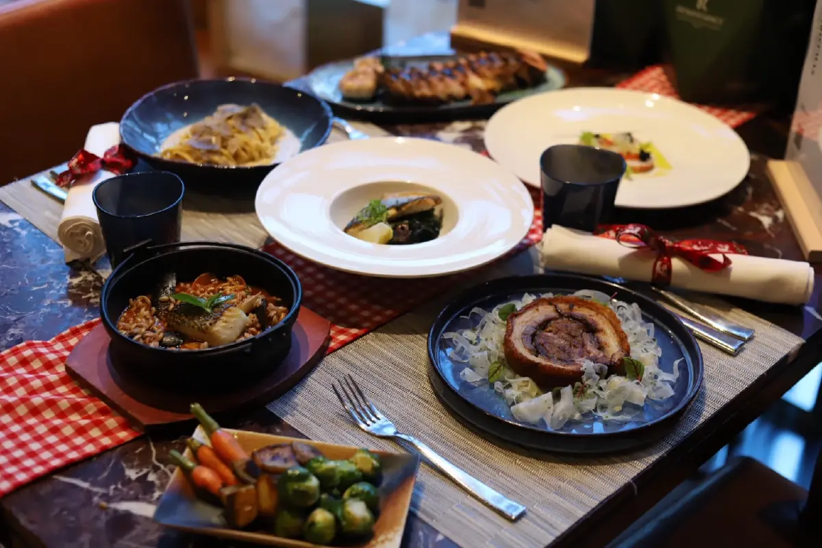 เช็กอินความสุข ฉลองคริสต์มาส-ปีใหม่ ที่เรเนซองส์ ราชประสงค์