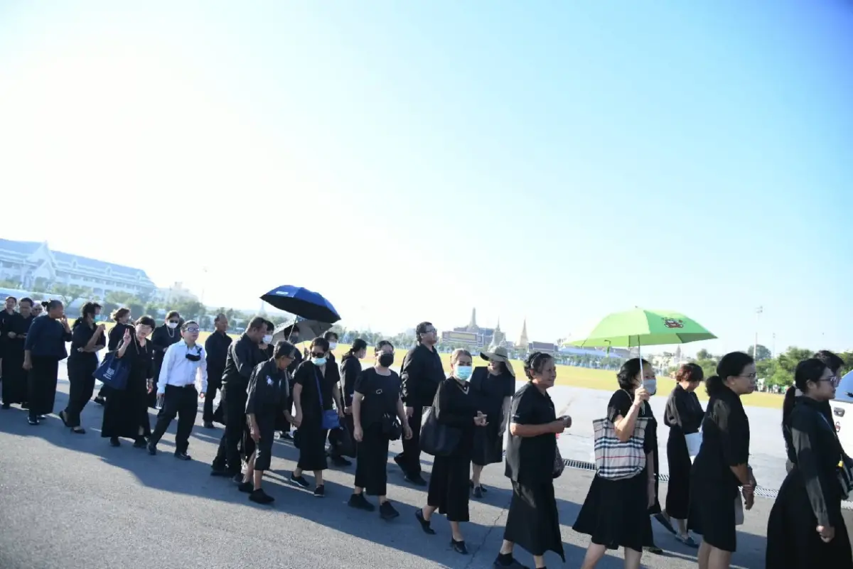 กทม.เผยยอดเข้ากราบถวายบังคมพระบรมศพสะสมกว่า 2.35 แสนคน