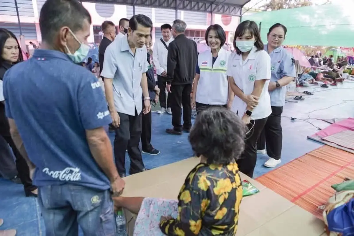 สธ.เร่งอพยพผู้ป่วยชายแดน 7 จังหวัด ส่ง 52 ทีมดูแลศูนย์พักพิง
