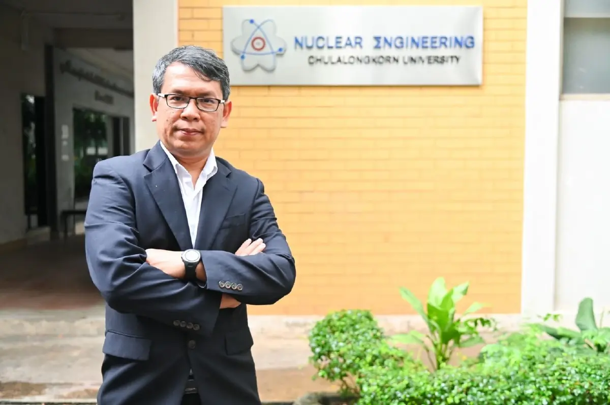 รองศาสตราจารย์ ดร.สมบูรณ์ รัศมี หัวหน้าภาควิชาวิศวกรรมนิวเคลียร์ คณะวิศวกรรมศาสตร์ จุฬาฯ