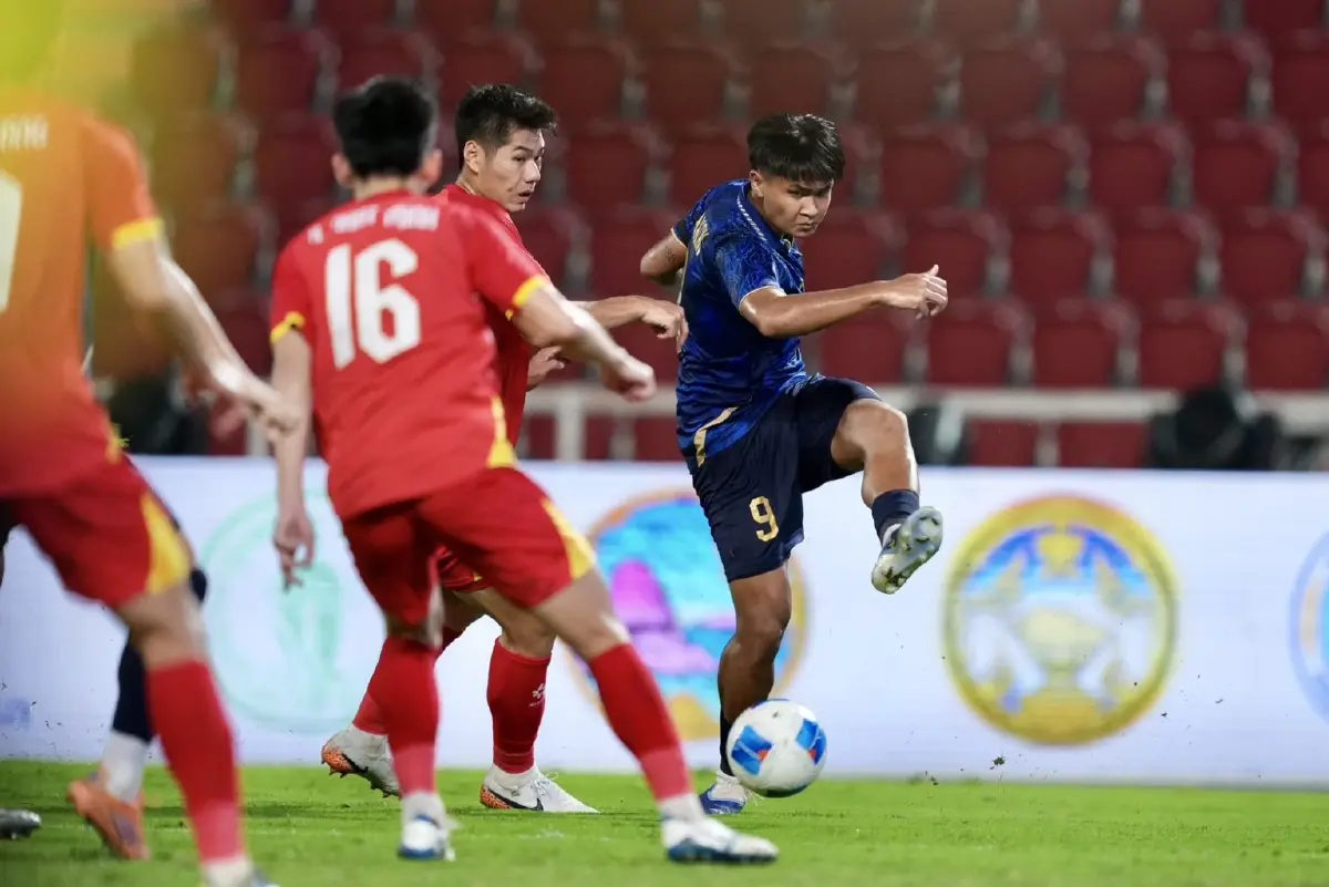 แข้งไทยช็อก! นำ 2 ตุง กลับพลิกแพ้ เวียดนาม 2-3 แค่รองแชมป์ซีเกมส์