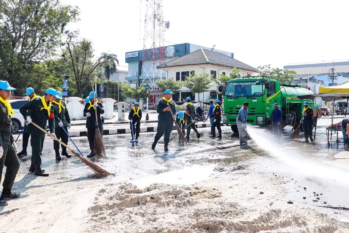 สรรเพชญนำเยาวชน–เทศบาล ร่วมฟื้นฟูเมืองเก่าสงขลาหลังน้ำท่วม