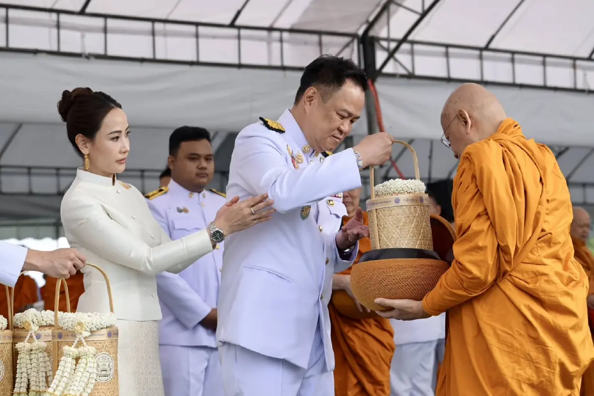 นายกฯ เป็นประธานในพิธีเจริญพระพุทธมนต์ เนื่องในวันพ่อแห่งชาติ