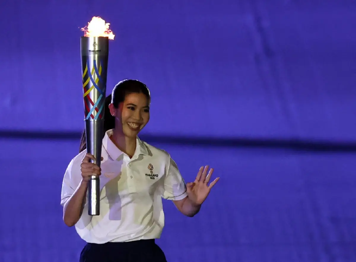 "พระราชินี" ทรงนำทัพนักกีฬาไทยเดินพาเหรด ซีเกมส์ 2025 เปิดยิ่งใหญ่