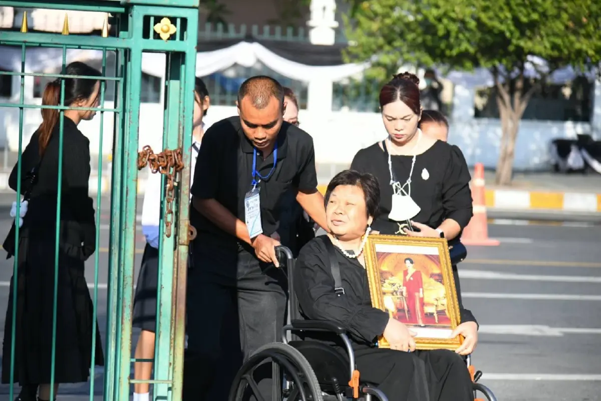 กทม.เผยยอดเข้ากราบถวายบังคมพระบรมศพสะสมกว่า 2.35 แสนคน