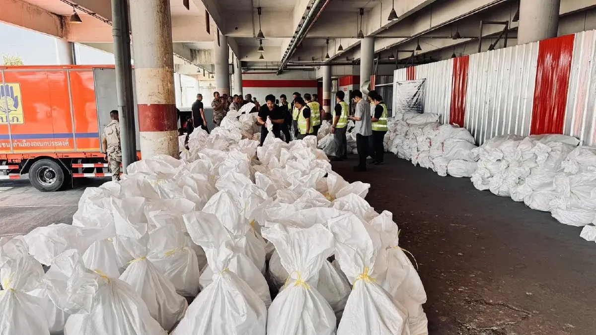 แอร์เอเชียขน 9.8 หมื่น กก.! ส่งสิ่งของบริจาคช่วยคนไทยผู้ประสบอุทกภัยหาดใหญ่-นราธิวาส