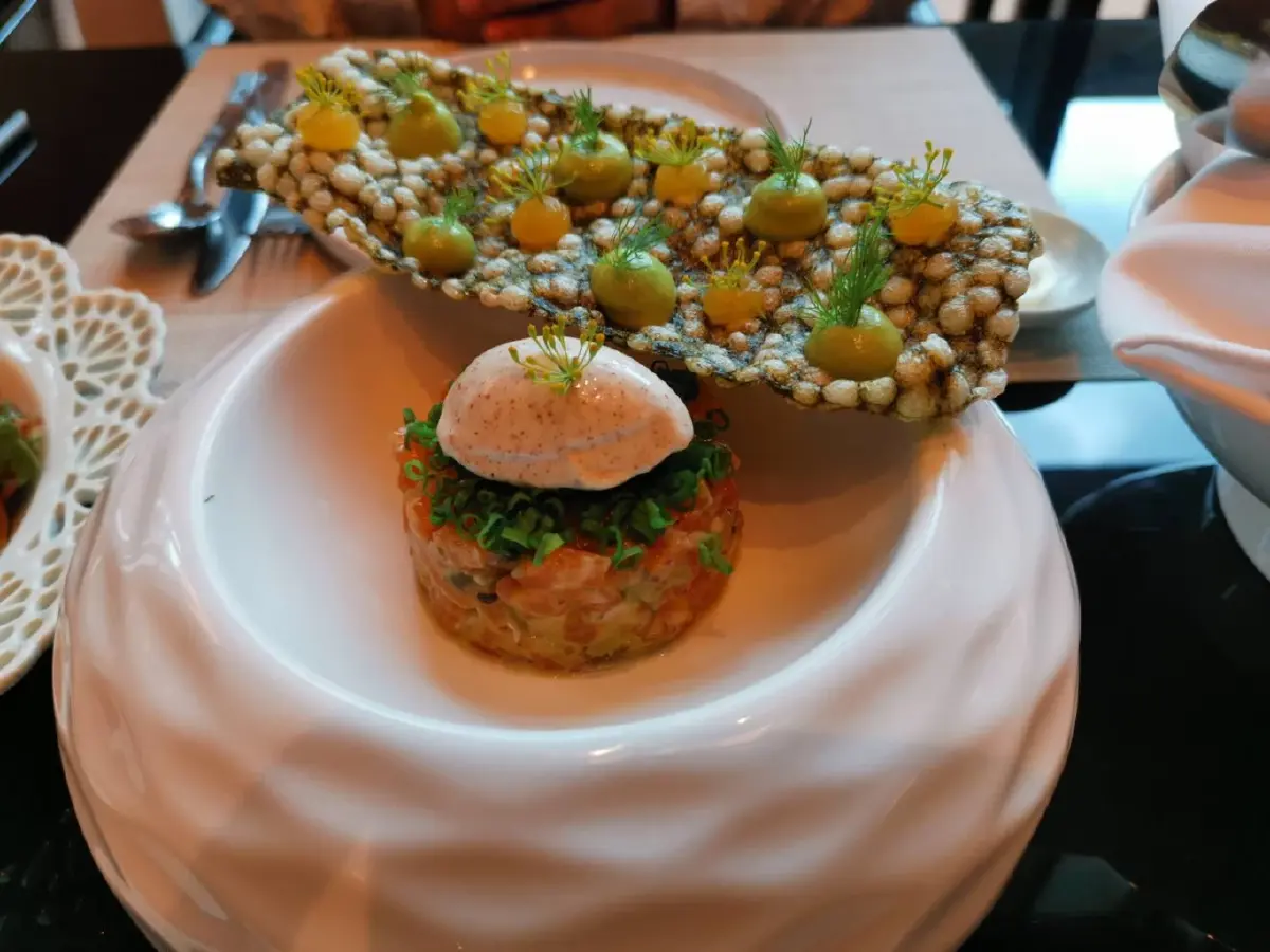  House Cold-Smoked Salmon คำแรกที่แปลกใหม่และแสนอร่อยที่ ALATi