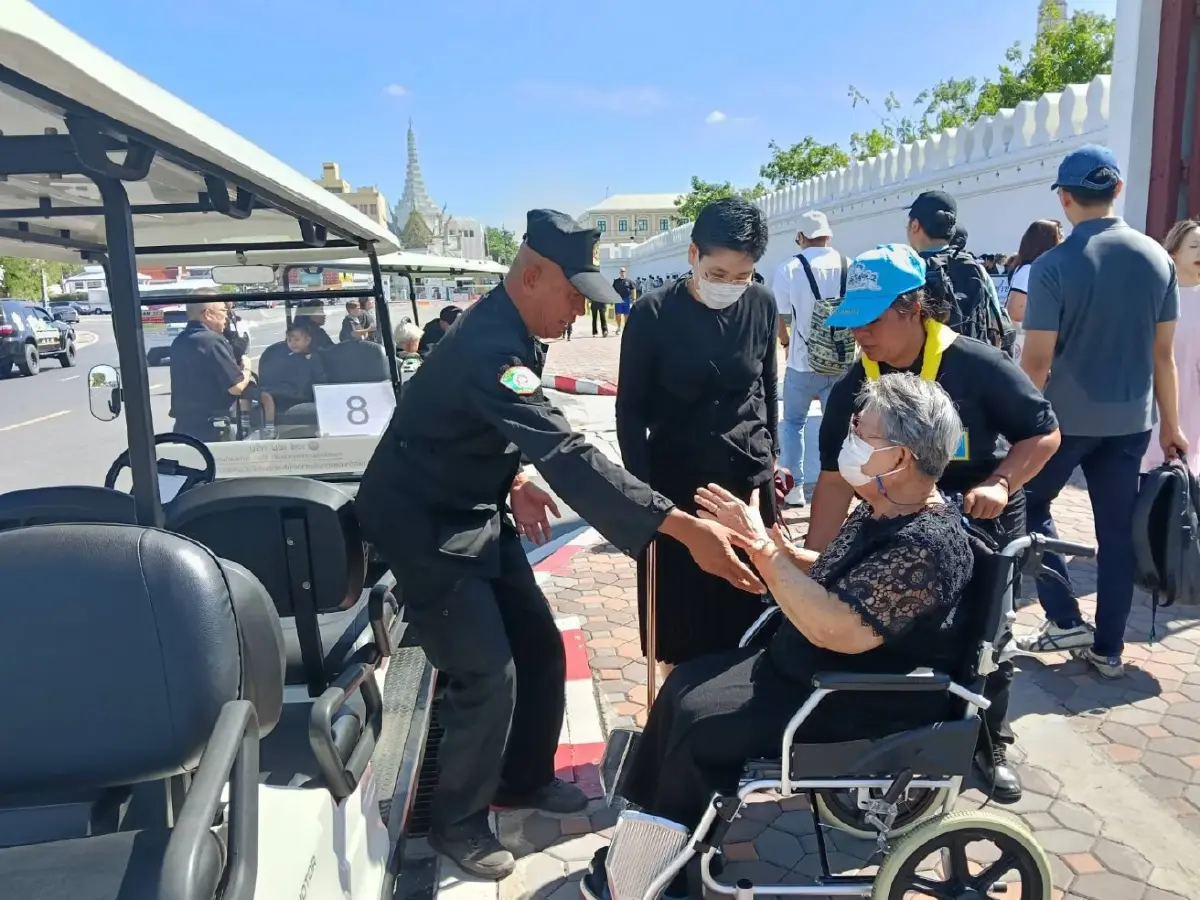 กทม.เผยยอดเข้ากราบถวายบังคมพระบรมศพสะสมกว่า 2.35 แสนคน