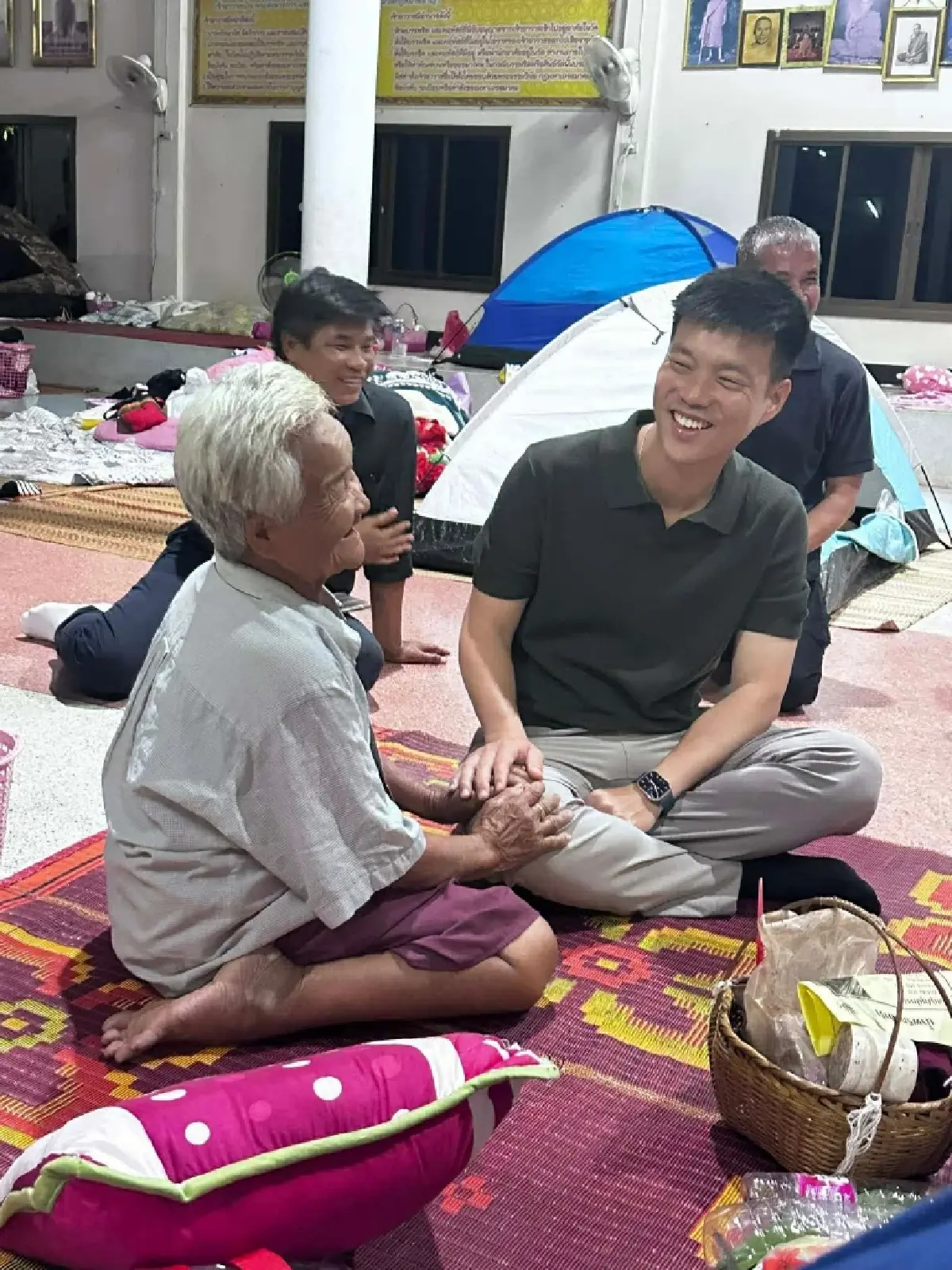 จากนักเขียนสู่สภาฯ บทสนทนากับ “ภู กระดาษ” ว่าด้วยการเมือง เรื่องของการอ่าน