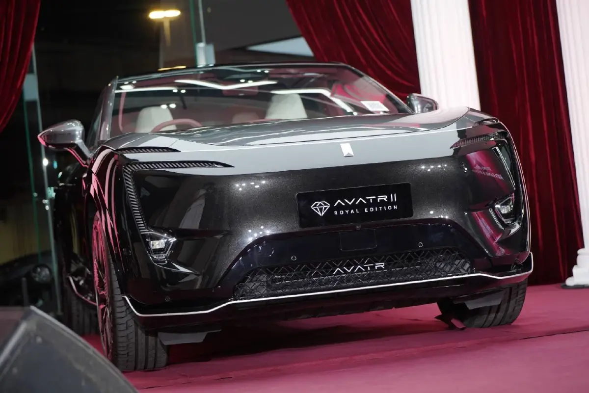 AVATR เปิดตัวโชว์รูมพระราม 6 ทุ่ม 50 ล้าน ดึงอนันดา เผยโฉมรุ่น Royal Edition