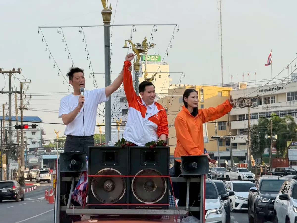 "ธนาธร" ย้ำ! เลือกตั้งครั้งนี้ปชน.ตั้งรัฐบาลแข่งกับ ภท.