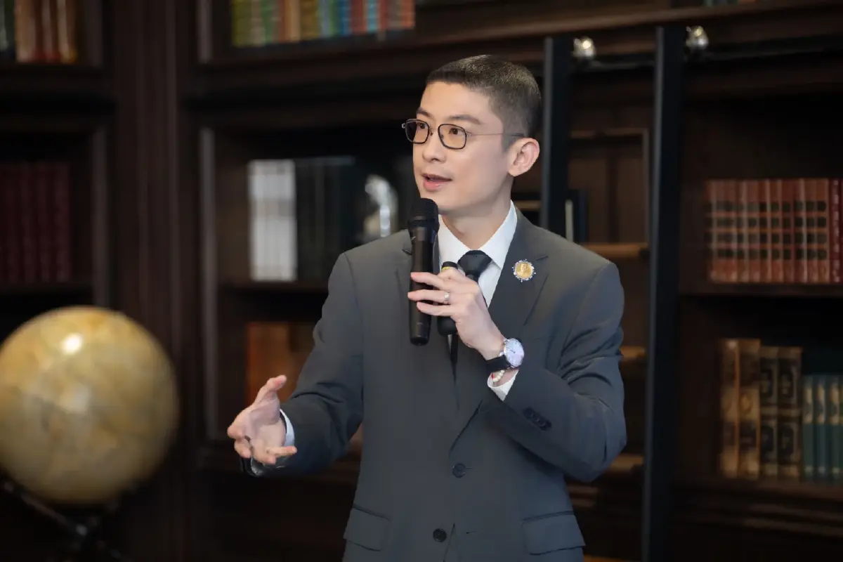 นพ.ตนุพล วิรุฬหการุญ (หมอแอมป์) 