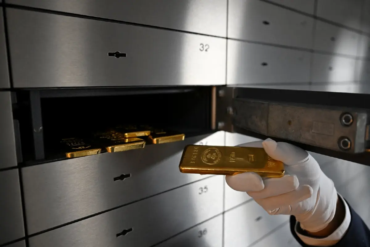 ราคาทองคำพุ่งใกล้ 5,600 ดอลลาร์ นักลงทุนแห่สินทรัพย์ปลอดภัย