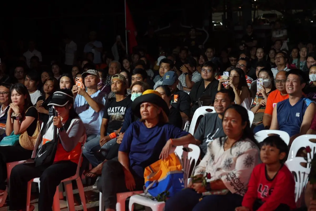 “ลิซ่า” ซัด! อำนาจสกปรกเล่นงาน “หมอสุภัทร” รุมสกัด พรรคประชาชน