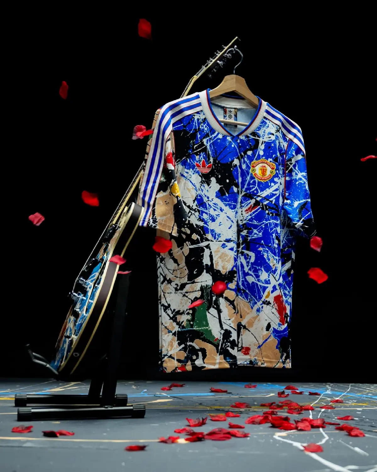 แมนยูฯ x The Stone Roses เมื่อแฟชั่น ดนตรี และฟุตบอลรวมเป็นหนึ่ง